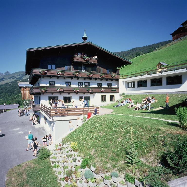 Ski In-Ski Out - Gaestehaeuser Saalbach-Hinterglemm - Wallegghof Christianhof Extérieur photo